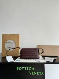 Picture of Bottega Veneta Handbags _SKUfw238074874fw